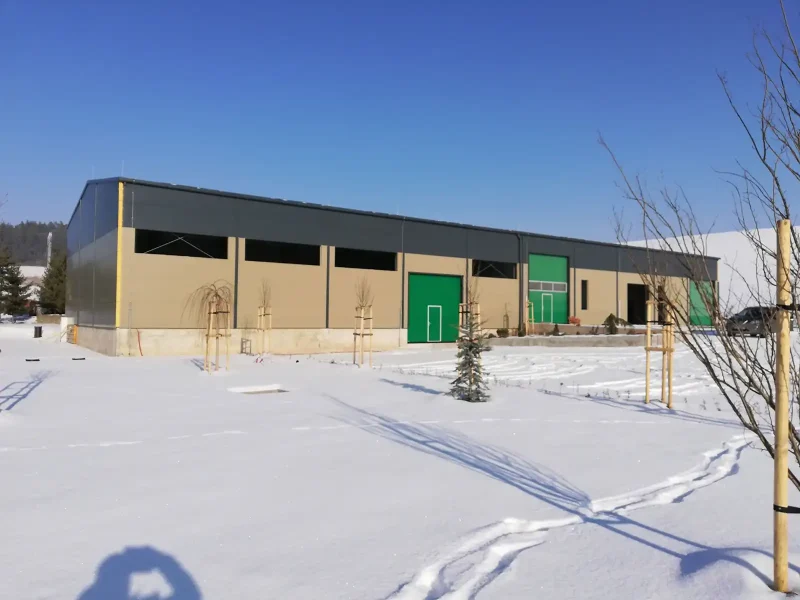 Stredne veľká izolovaná výrobná hala v obci Spišský Hrušov pre spoločnosť Agim BIO plus.