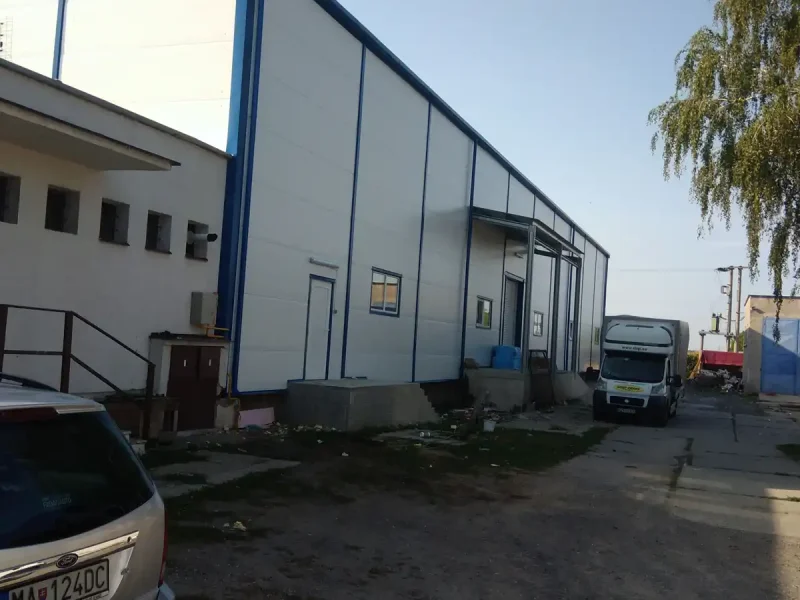 Zateplená priemyselná hala na skladovanie v obci Zohor pre spoločnosť Hemedi.